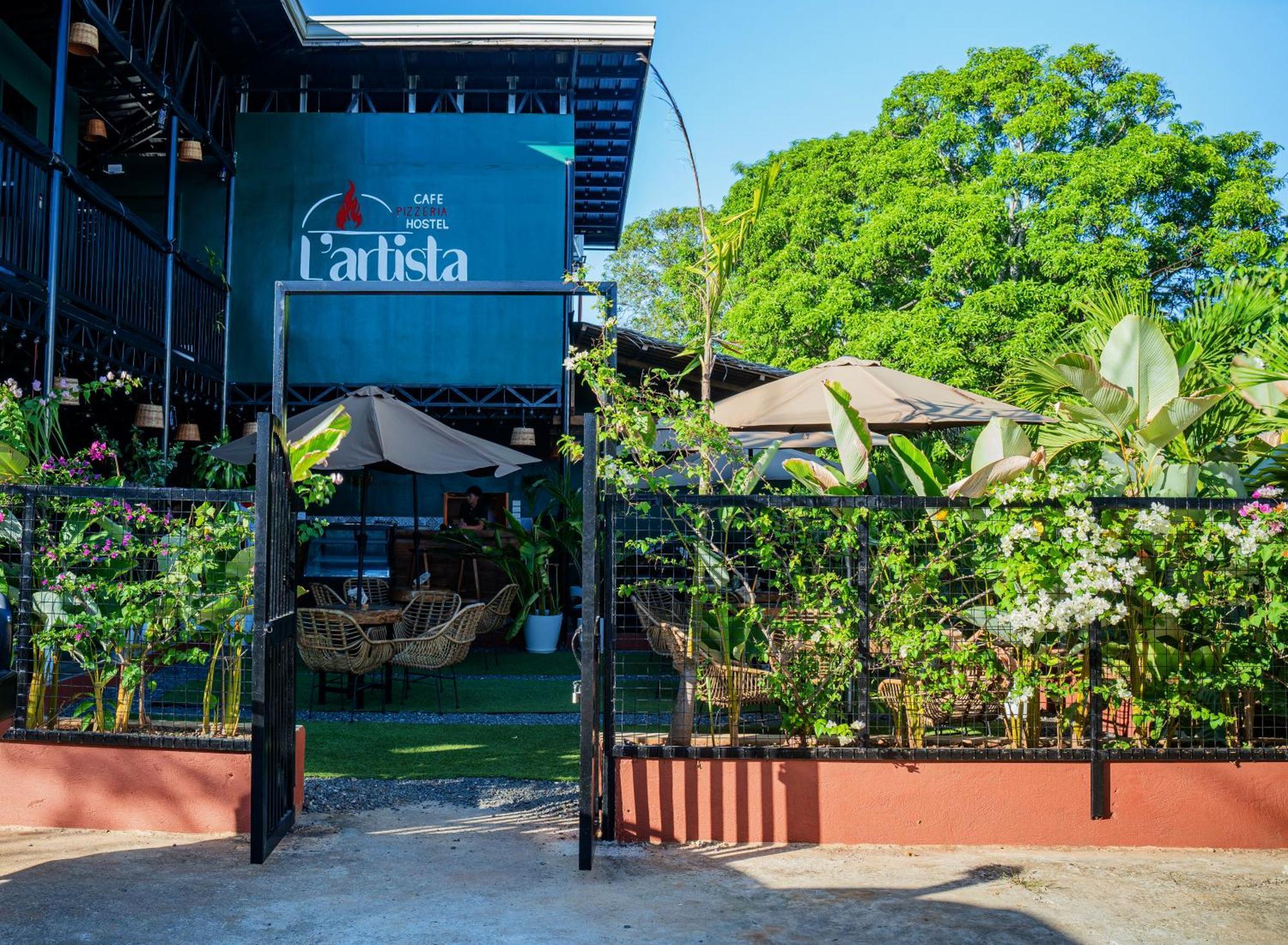 Lartista Hostel Puerto Princesa Екстериор снимка